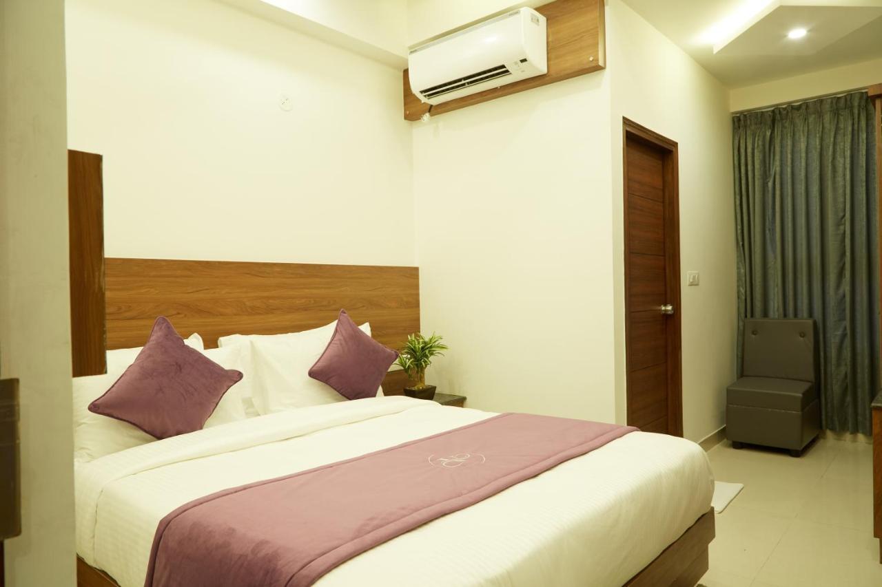 Vovo Premier Hotel Bangalore Exterior foto