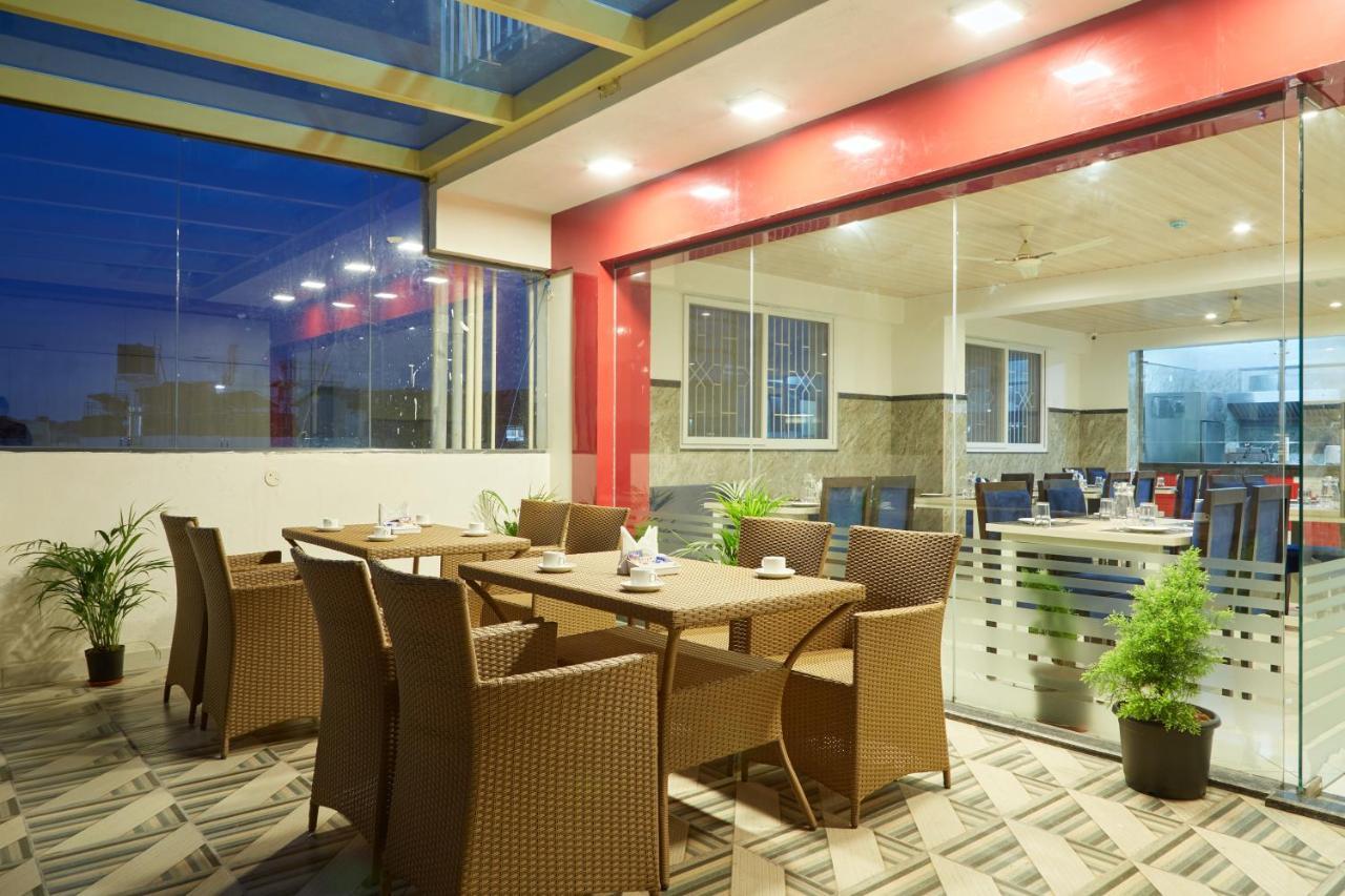 Vovo Premier Hotel Bangalore Exterior foto