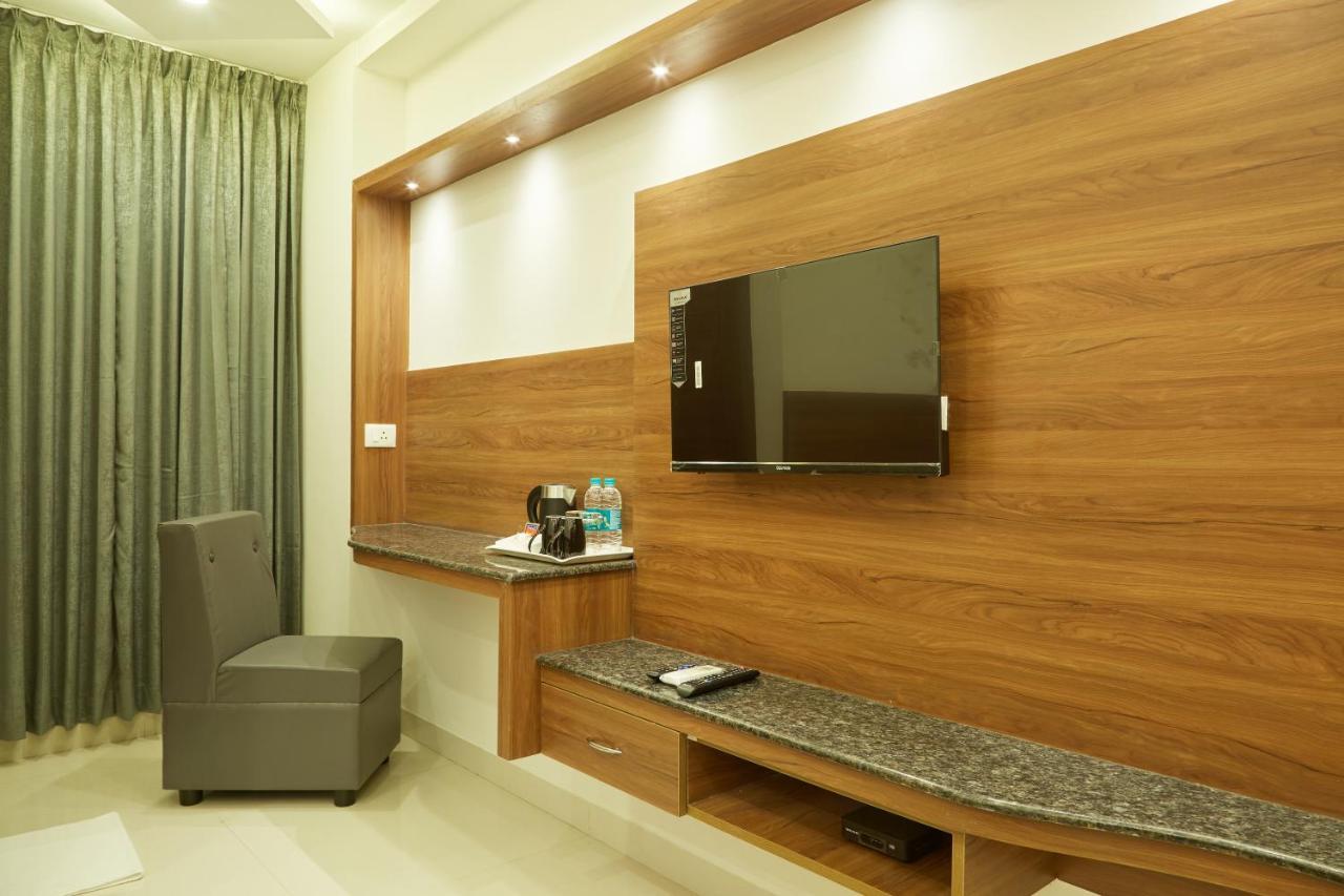 Vovo Premier Hotel Bangalore Exterior foto