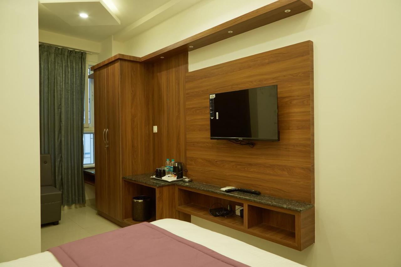 Vovo Premier Hotel Bangalore Exterior foto